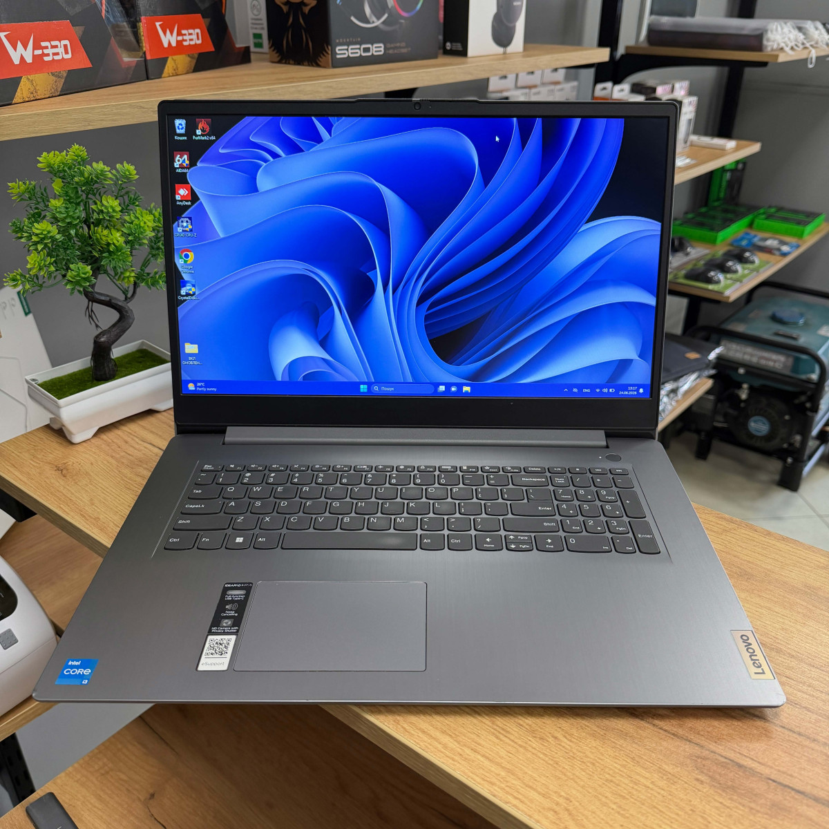 Ноутбук Lenovo IdeaPad 3 17IAU7/ 17.3" HD+/ Intel Core i3 1215U (6 ядер/ 12 потоків)/ Intel UHD/ 8 GB/ 256 GB SSD NVME (Б/В)