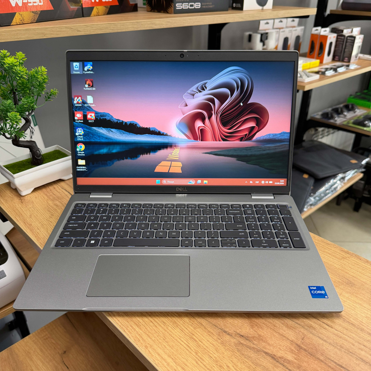 Ноутбук Dell Latitude 5530/ 15.6" HD/ Intel Core i5 1235U (10 ядер/ 12 потоків)/ Intel Iris Xe/ 16 GB/ 256 GB SSD NVME (Б/В)