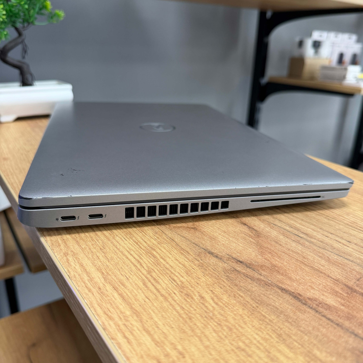 Ноутбук Dell Latitude 5530/ 15.6" HD/ Intel Core i5 1235U (10 ядер/ 12 потоків)/ Intel Iris Xe/ 16 GB/ 256 GB SSD NVME (Б/В)