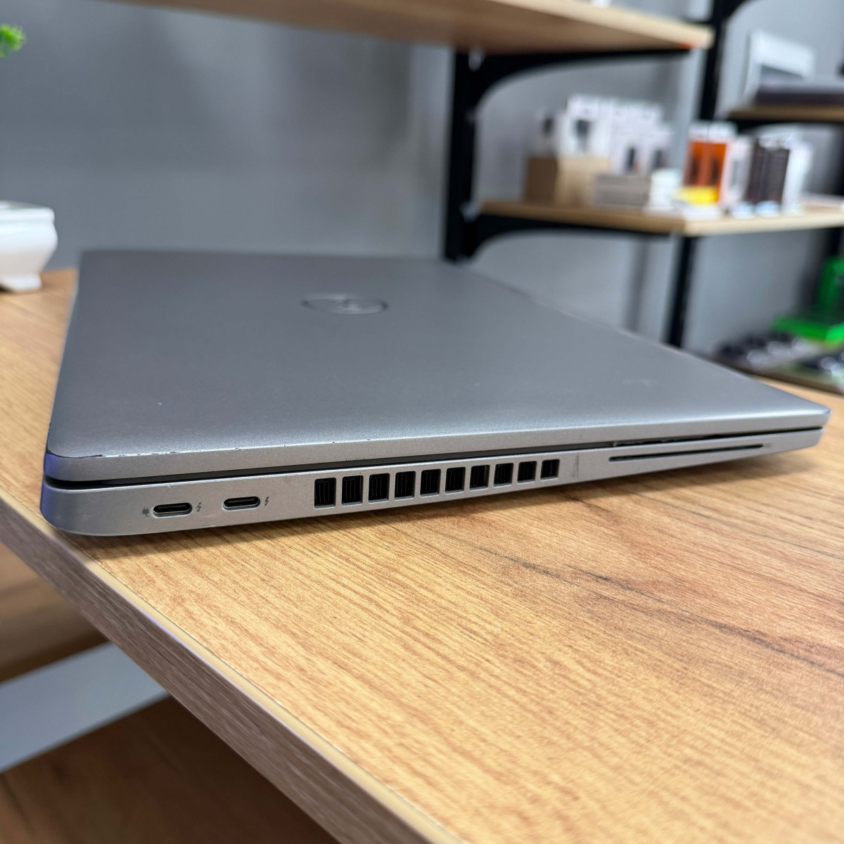 Ноутбук Dell Latitude 5530/ 15.6" FullHD, IPS/ Intel Core i5 1235U (10 ядер/ 12 потоків)/ Intel Iris Xe/ 16 GB/ 256 GB SSD NVME (Б/В) 