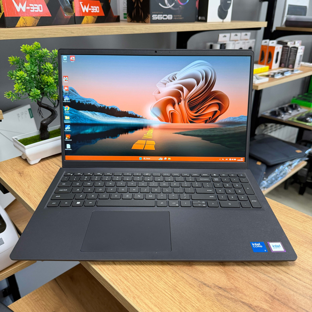  Ультрабук Dell 15 DC15250/ 15.6" FullHD, IPS/ Intel Core 3 100U (14-те покоління) 6 ядер, до 4.7 Ггц/ Intel Graphics/ 8 GB/ 256 GB SSD NVME (Б/В)