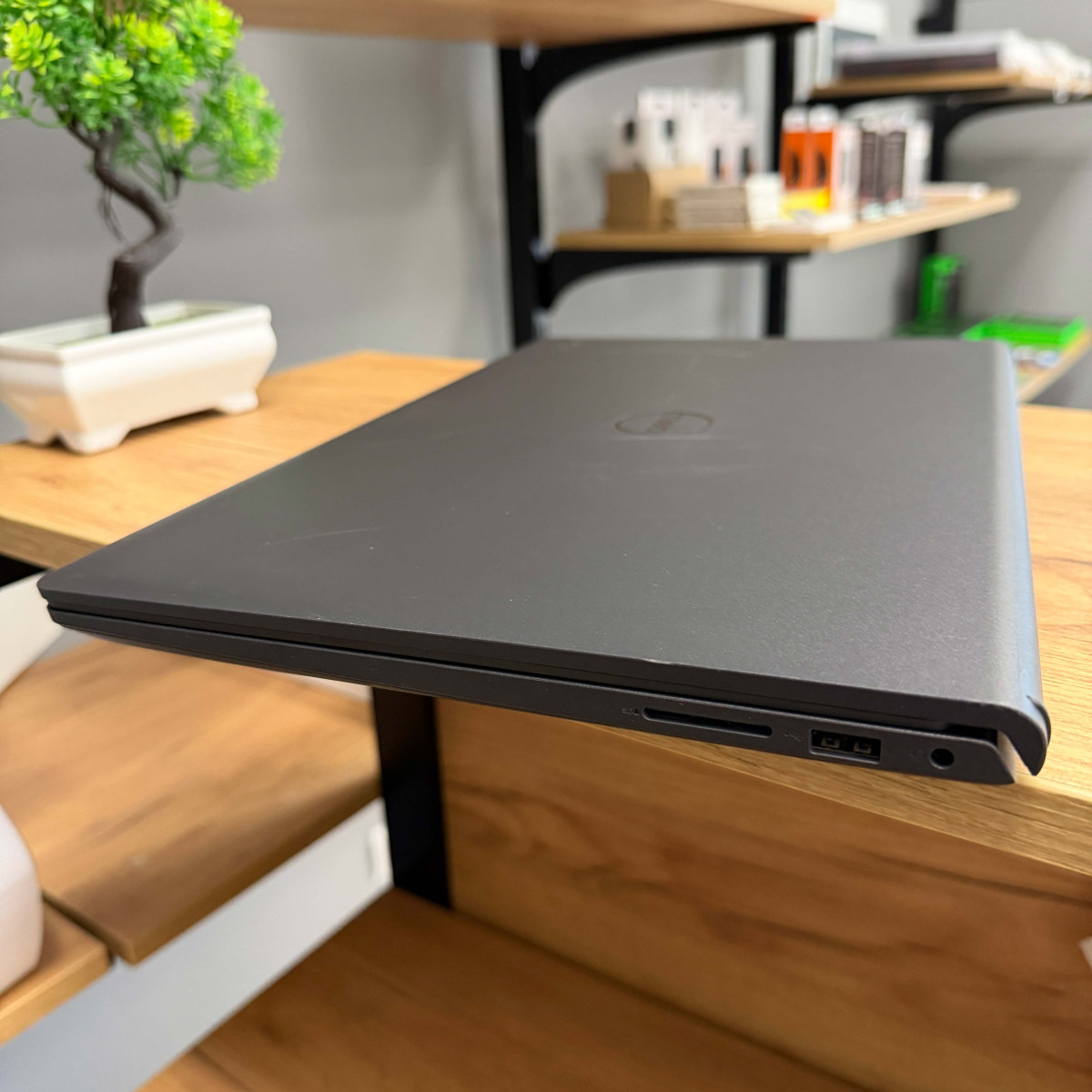  Ультрабук Dell 15 DC15250/ 15.6" FullHD, IPS/ Intel Core 3 100U (14-те покоління) 6 ядер, до 4.7 Ггц/ Intel Graphics/ 8 GB/ 256 GB SSD NVME (Б/В)