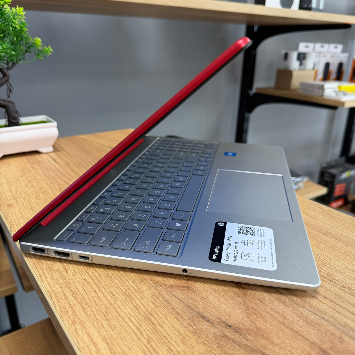 Ультрабук 15-fd0083wm/ 15.6" HD/ Intel N200, 4 ядра/ Intel UHD/ 8 GB/ 128 GB SSD NVME (Б/В)