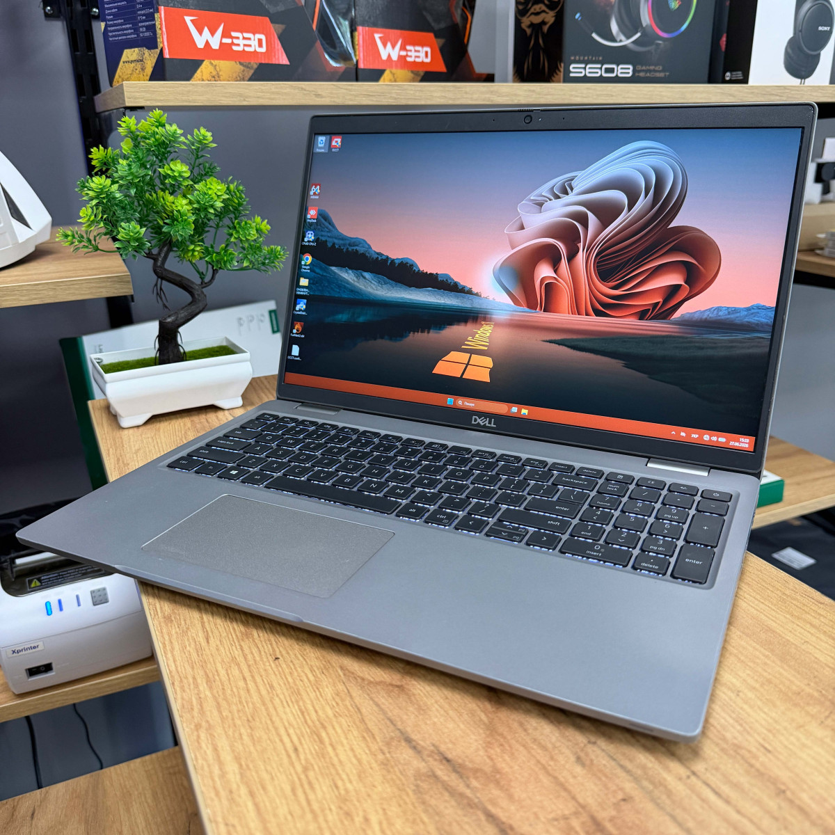 Ноутбук Dell Latitude 5520/ 15.6" FullHD, IPS/ Intel Core i5 1135G7 (4 ядра/ 8 потоків)/ Intel Iris Xe/ 16 GB/ 256 GB SSD NVME (Б\В) Ноутбук Dell Latitude 5520/ 15.6" FullHD, IPS/ Intel Core i5 1135G7 (4 ядра/ 8 потоків)/ Intel Iris Xe/ 16 GB/ 256 GB SSD NVME (Б\В)