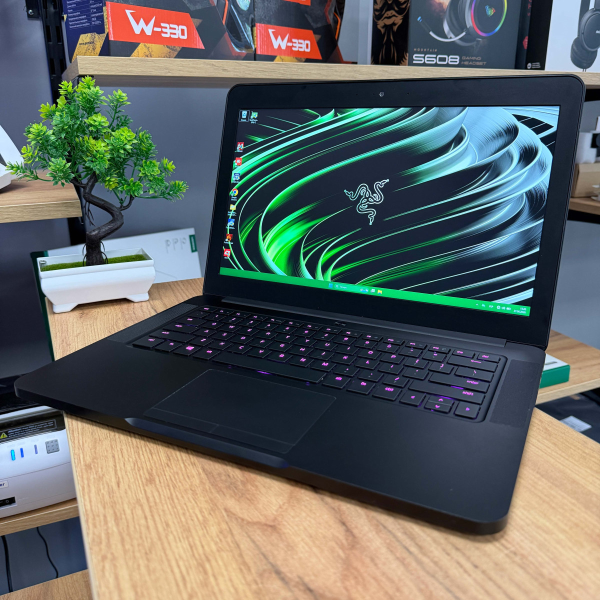 Ігровий ноутбук Razer Blade 14 (RZ09-01953E72)/ 14" FullHD, IPS/ Intel Core i7 7700HQ (4 ядра, до 3.8 Ггц)/ NVIDIA GeForce GTX 1060 (на 6 GB)/ 16 GB/ 512 GB SSD NVME (Б/В)