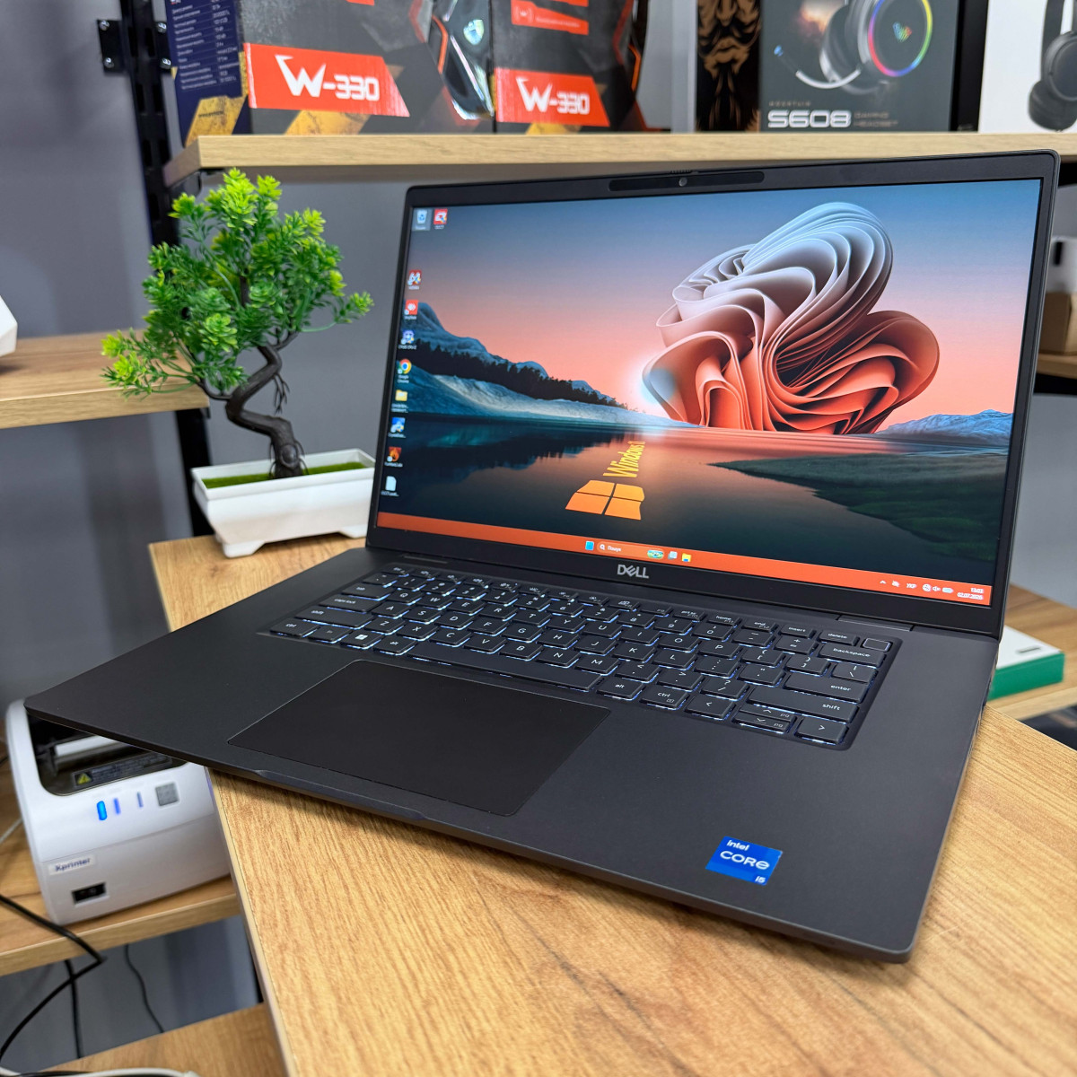 Hоутбук Dell Latitude 7520/ 15.6" FullHD, IPS/ Intel Core i5 1135G7 (4 ядра/ 8 потоків)/ Intel Iris Xe/ 8 GB/ 256 GB SSD NVME (Б\В)