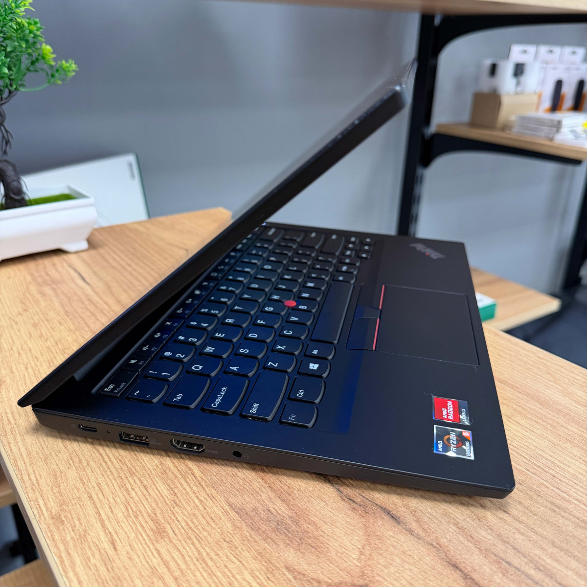 Ультрабук Lenovo ThinkPad E14 Gen 3/ 14" FullHD/ AMD Ryzen 5 5500U (6 ядер/ 12 потоків, до 4.3 ГГц)/ AMD Radeon RX Vega 7/ 16 GB/ 256 GB SSD NVME (Б/В) Ультрабук Lenovo ThinkPad E14 Gen 3/ 14" FullHD/ AMD Ryzen 5 5500U (6 ядер/ 12 потоків, до 4.3 ГГц)/ AMD Radeon RX Vega 7/ 16 GB/ 256 GB SSD NVME (Б/В)