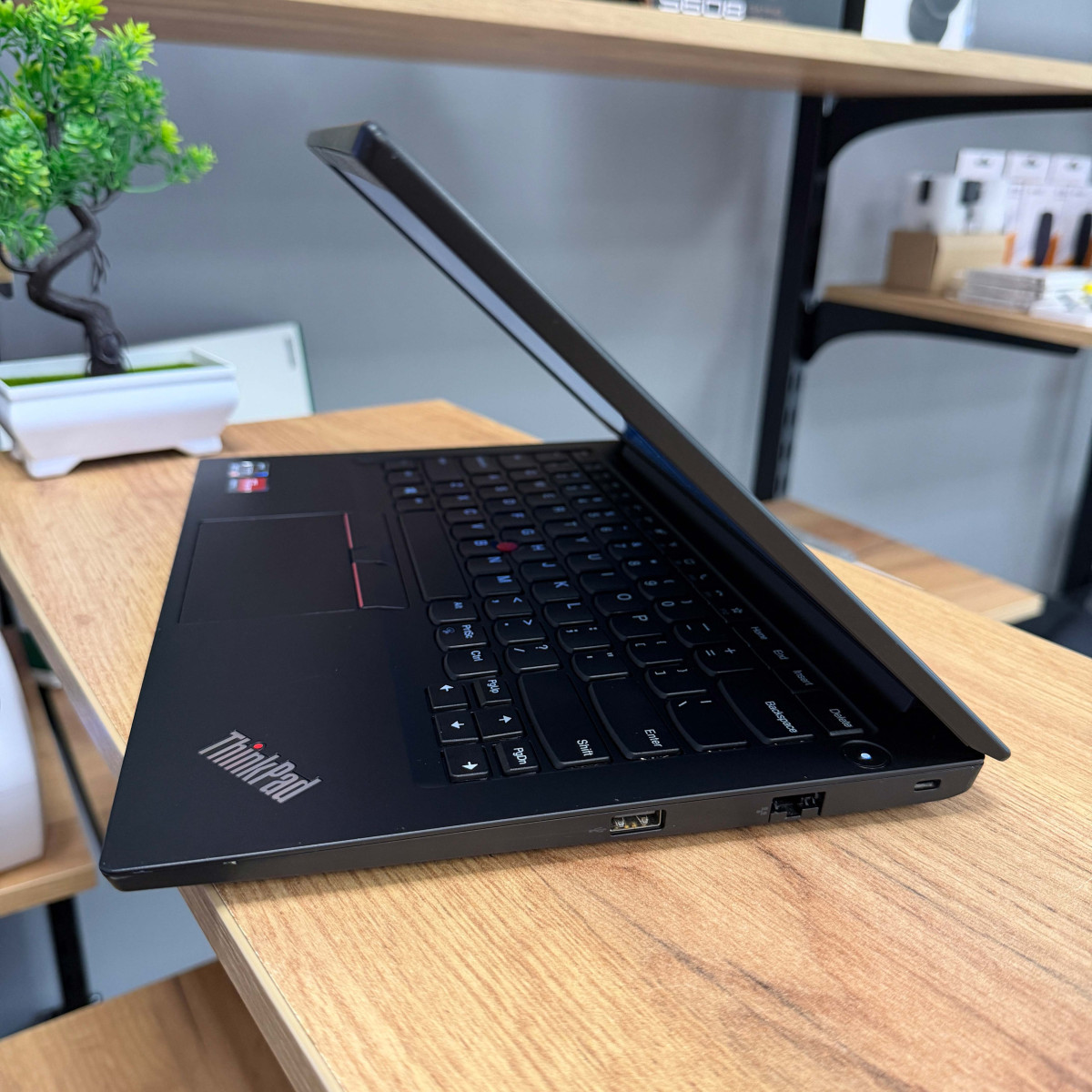 Ультрабук Lenovo ThinkPad E14 Gen 3/ 14" FullHD/ AMD Ryzen 5 5500U (6 ядер/ 12 потоків, до 4.3 ГГц)/ AMD Radeon RX Vega 7/ 16 GB/ 256 GB SSD NVME (Б/В) Ультрабук Lenovo ThinkPad E14 Gen 3/ 14" FullHD/ AMD Ryzen 5 5500U (6 ядер/ 12 потоків, до 4.3 ГГц)/ AMD Radeon RX Vega 7/ 16 GB/ 256 GB SSD NVME (Б/В)