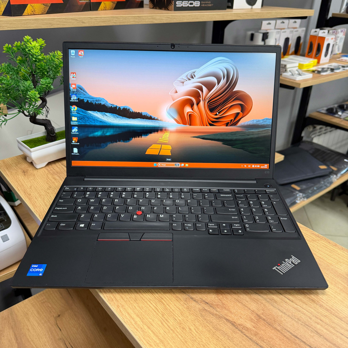 Ноутбук Lenovo ThinkPad E15 Gen 2/ 15.6" FullHD, IPS/ Intel Core i5 1135G7 (4 ядра/ 8 потоків)/  Intel Iris Xe/ 8 GB/ 256 GB SSD NVME (Б/В)