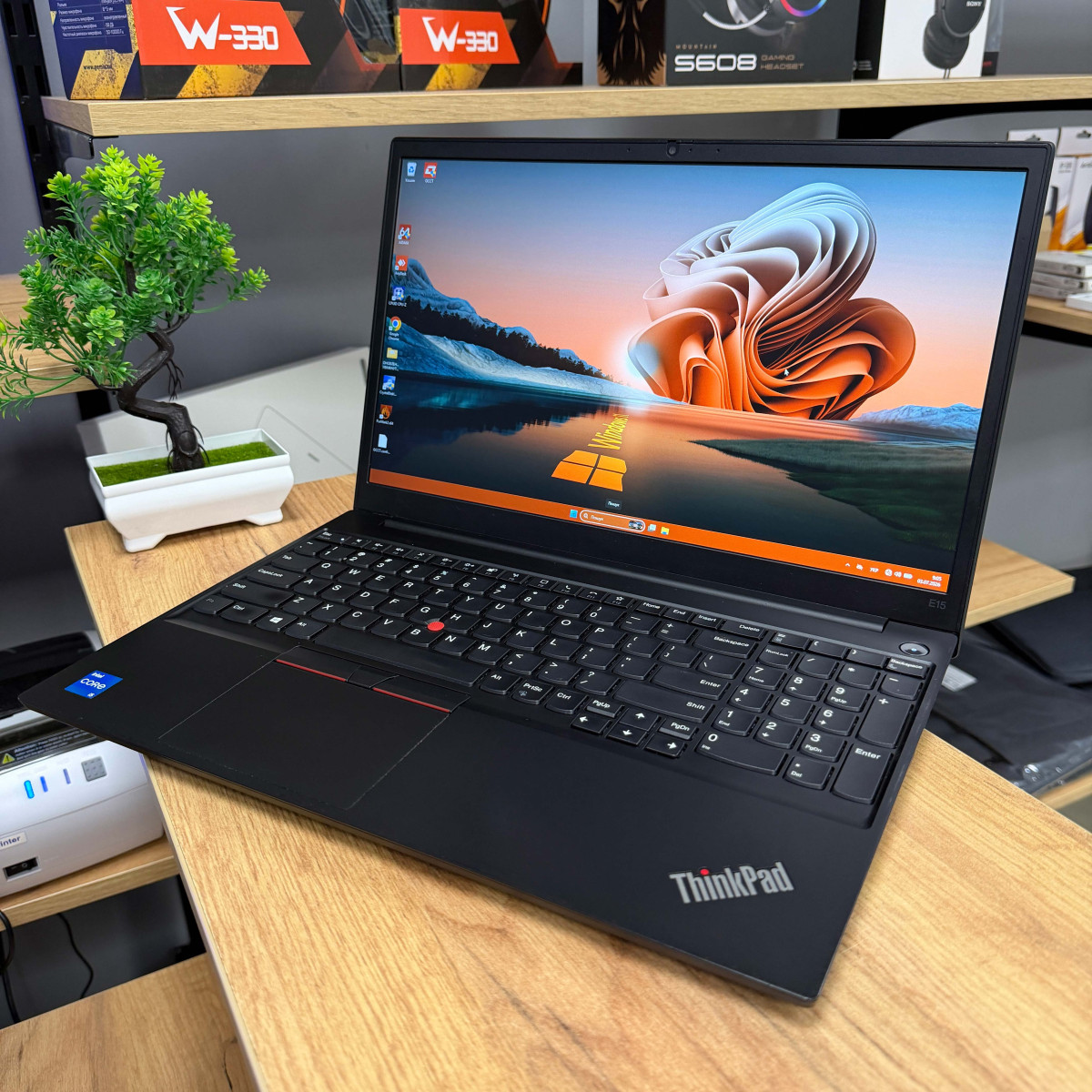 Ноутбук Lenovo ThinkPad E15 Gen 2/ 15.6" FullHD, IPS/ Intel Core i5 1135G7 (4 ядра/ 8 потоків)/  Intel Iris Xe/ 8 GB/ 256 GB SSD NVME (Б/В)