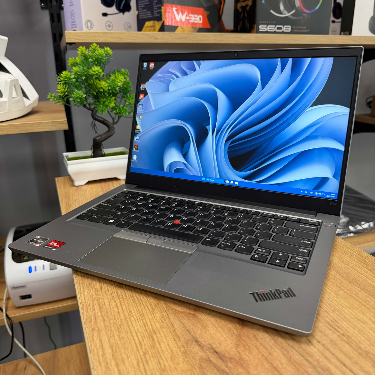 Ноутбук Lenovo ThinkPad E14 Gen 4/ 14" FullHD, IPS/ AMD Ryzen 5 5625U (6 ядер/ 12 потоків)/ AMD Radeon RX Vega 7/ 8 GB/ 256 GB SSD NVME (Б/В) Ноутбук Lenovo ThinkPad E14 Gen 4/ 14" FullHD, IPS/ AMD Ryzen 5 5625U (6 ядер/ 12 потоків)/ AMD Radeon RX Vega 7/ 8 GB/ 256 GB SSD NVME (Б/В)