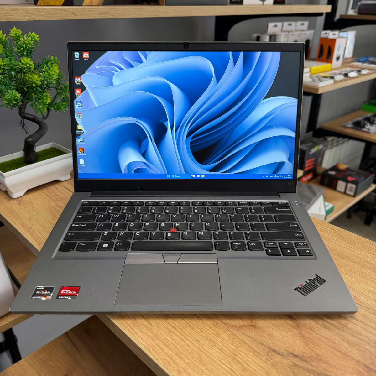 Ноутбук Lenovo ThinkPad E14 Gen 4/ 14" FullHD, IPS/ AMD Ryzen 5 5625U (6 ядер/ 12 потоків)/ AMD Radeon RX Vega 7/ 8 GB/ 256 GB SSD NVME (Б/В) Ноутбук Lenovo ThinkPad E14 Gen 4/ 14" FullHD, IPS/ AMD Ryzen 5 5625U (6 ядер/ 12 потоків)/ AMD Radeon RX Vega 7/ 8 GB/ 256 GB SSD NVME (Б/В)