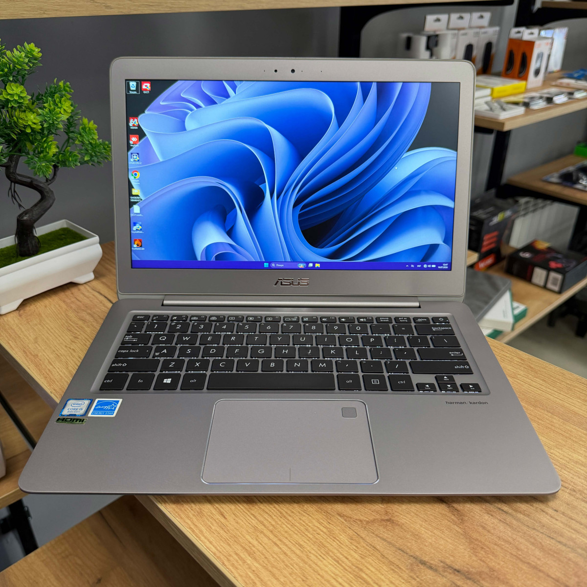 Ультрабук Asus ZenBook UX330UAR/ 13.3" FullHD, IPS/ Intel Core i5 8250U (4 ядра/ 8 потоків)/ Intel UHD 620/ 8 GB/ 256 GB SSD NVME (Б/В)
