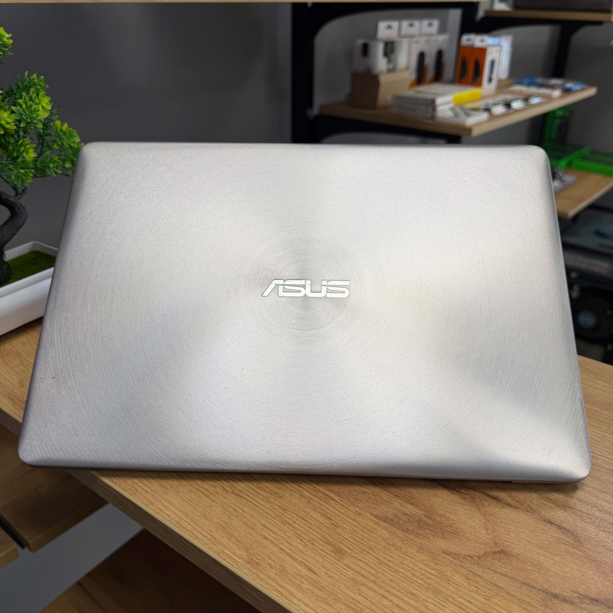 Ультрабук Asus ZenBook UX330UAR/ 13.3" FullHD, IPS/ Intel Core i5 8250U (4 ядра/ 8 потоків)/ Intel UHD 620/ 8 GB/ 256 GB SSD NVME (Б/В)