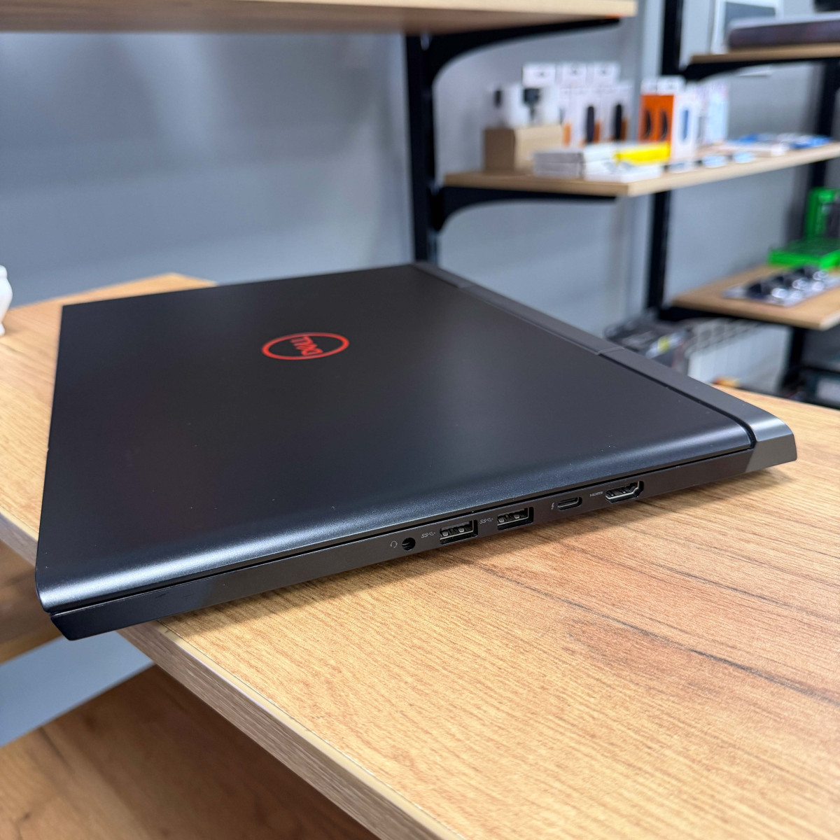 Ігровий ноутбук Dell Inspiron 15 7577/ 15.6" FullHD/ Intel Core i5 7300HQ (4 ядра, до 3.5 ГГц)/ NVIDIA GeForce GTX 1060 (на 6 GB) Max-Q/ 16 GB/ 256 GB SSD NVME Б\В)