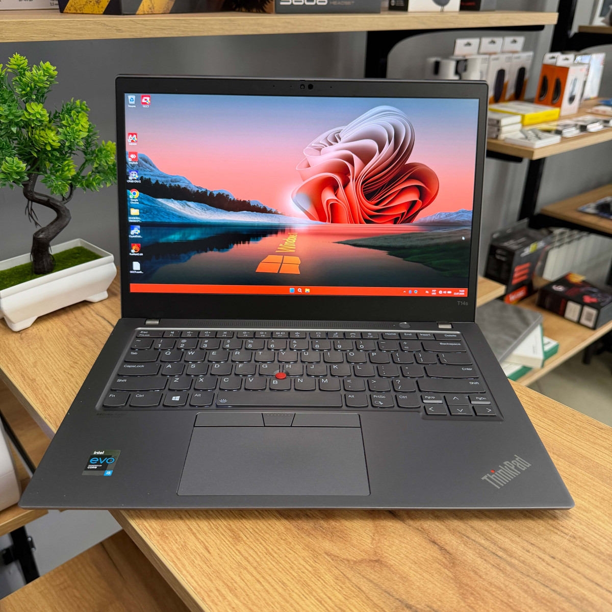 Ультрабук Lenovo ThinkPad T14s Gen 2/ 14" FullHD, IPS/  Intel Core i5 1135G7 (4 ядра/ 8 потоків)/ Intel Iris Xe/ 16 GB/ 256 GB SSD NVME (Б/В)