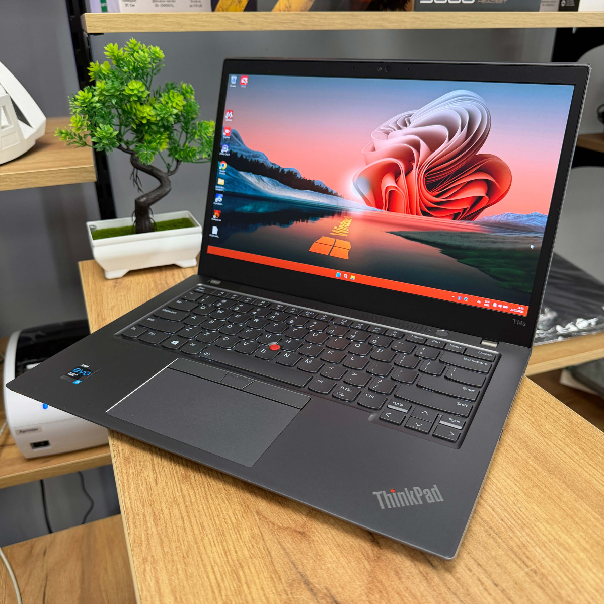 Ультрабук Lenovo ThinkPad T14s Gen 2/ 14" FullHD, IPS/ Intel Core i5 1135G7 (4 ядра/ 8 потоків)/ Intel Iris Xe/ 16 GB/ 256 GB SSD NVME (Б/В) Ультрабук Lenovo ThinkPad T14s Gen 2/ 14" FullHD, IPS/ Intel Core i5 1135G7 (4 ядра/ 8 потоків)/ Intel Iris Xe/ 16 GB/ 256 GB SSD NVME (Б/В)