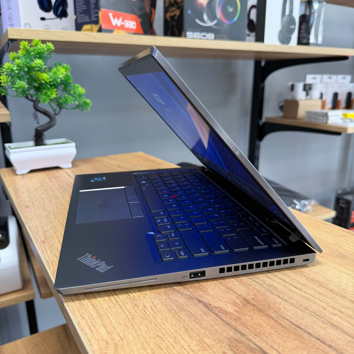 Ультрабук Lenovo ThinkPad T14s Gen 2/ 14" FullHD, IPS/ Intel Core i5 1135G7 (4 ядра/ 8 потоків)/ Intel Iris Xe/ 16 GB/ 256 GB SSD NVME (Б/В) Ультрабук Lenovo ThinkPad T14s Gen 2/ 14" FullHD, IPS/ Intel Core i5 1135G7 (4 ядра/ 8 потоків)/ Intel Iris Xe/ 16 GB/ 256 GB SSD NVME (Б/В)