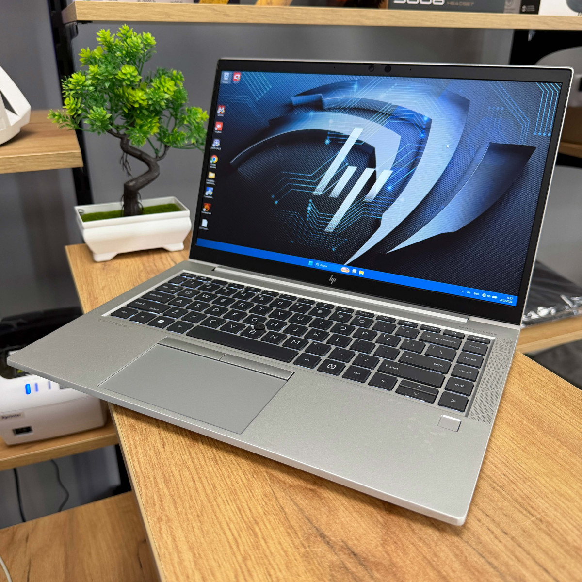 Ультрабук HP EliteBook 845 G8/ 14" FullHD, IPS сенсорний/ AMD Ryzen 7 PRO 5850U (8 ядер/ 16 потоків)/ AMD Radeon RX Vega 8/ 8 GB/ 256 GB SSD NVME (Б/В)