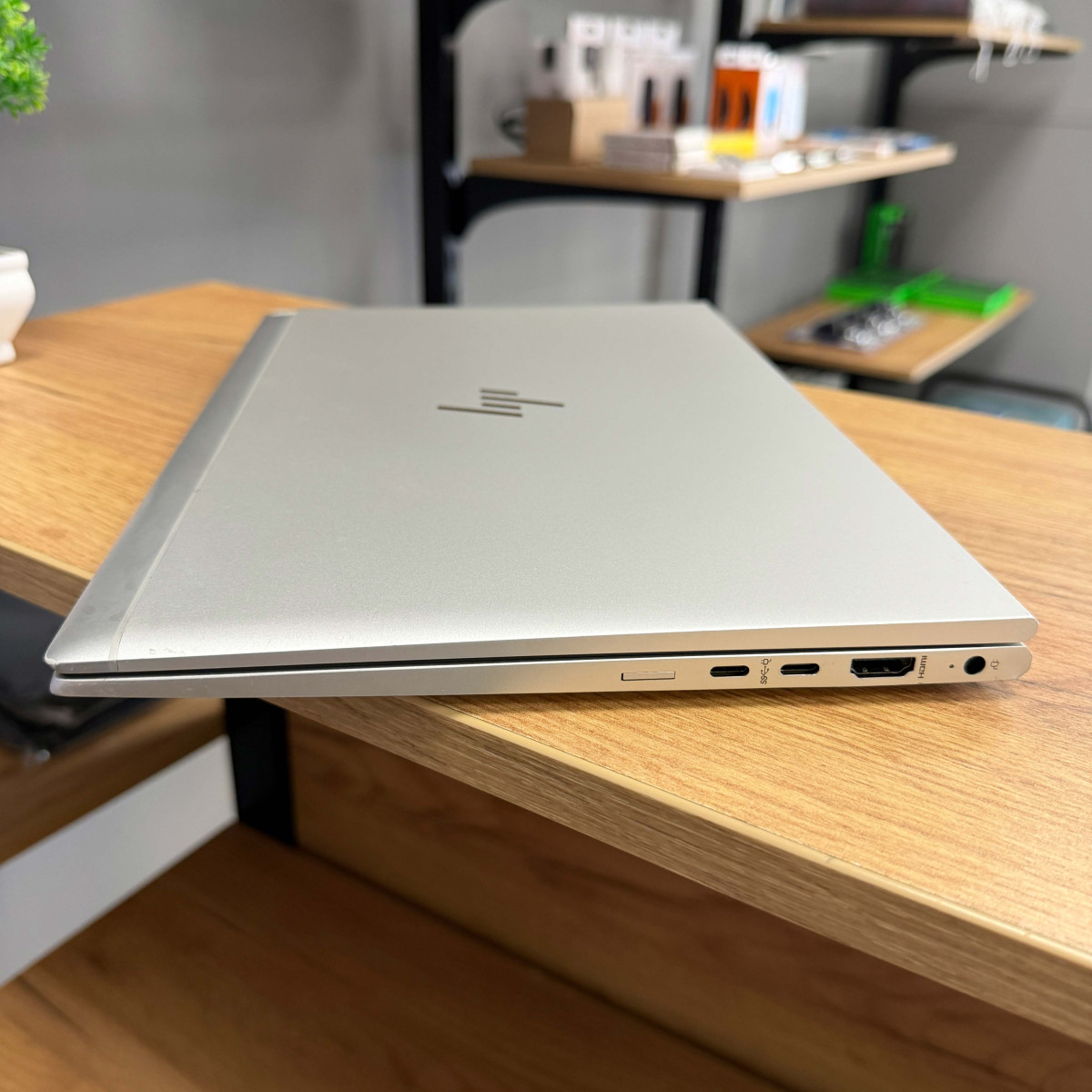 Ультрабук HP EliteBook 845 G8/ 14" FullHD, IPS сенсорний/ AMD Ryzen 7 PRO 5850U (8 ядер/ 16 потоків)/ AMD Radeon RX Vega 8/ 8 GB/ 256 GB SSD NVME (Б/В)