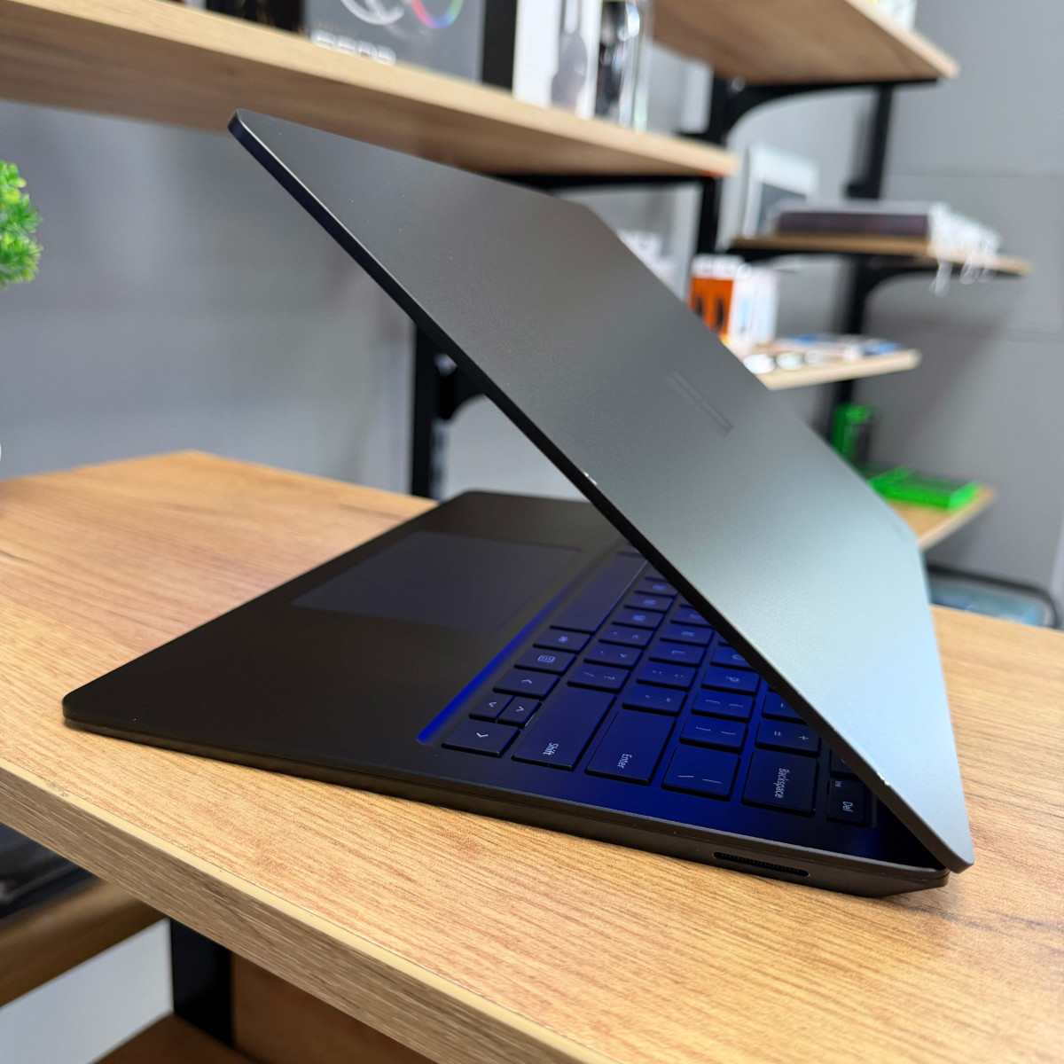 Сенсорний ультрабук Microsoft Surface 5 1950/ 13.5" 2K (2256×1504), IPS 16:10/ Intel Core i5 1245U (10 ядер/ 12 потоків)/ Intel Iris Xe/ 8 GB/ 256 GB SSD NVME (Б/В) Сенсорний ультрабук Microsoft Surface 5 1950/ 13.5" 2K (2256×1504), IPS 16:10/ Intel Core i5 1245U (10 ядер/ 12 потоків)/ Intel Iris Xe/ 8 GB/ 256 GB SSD NVME (Б/В)