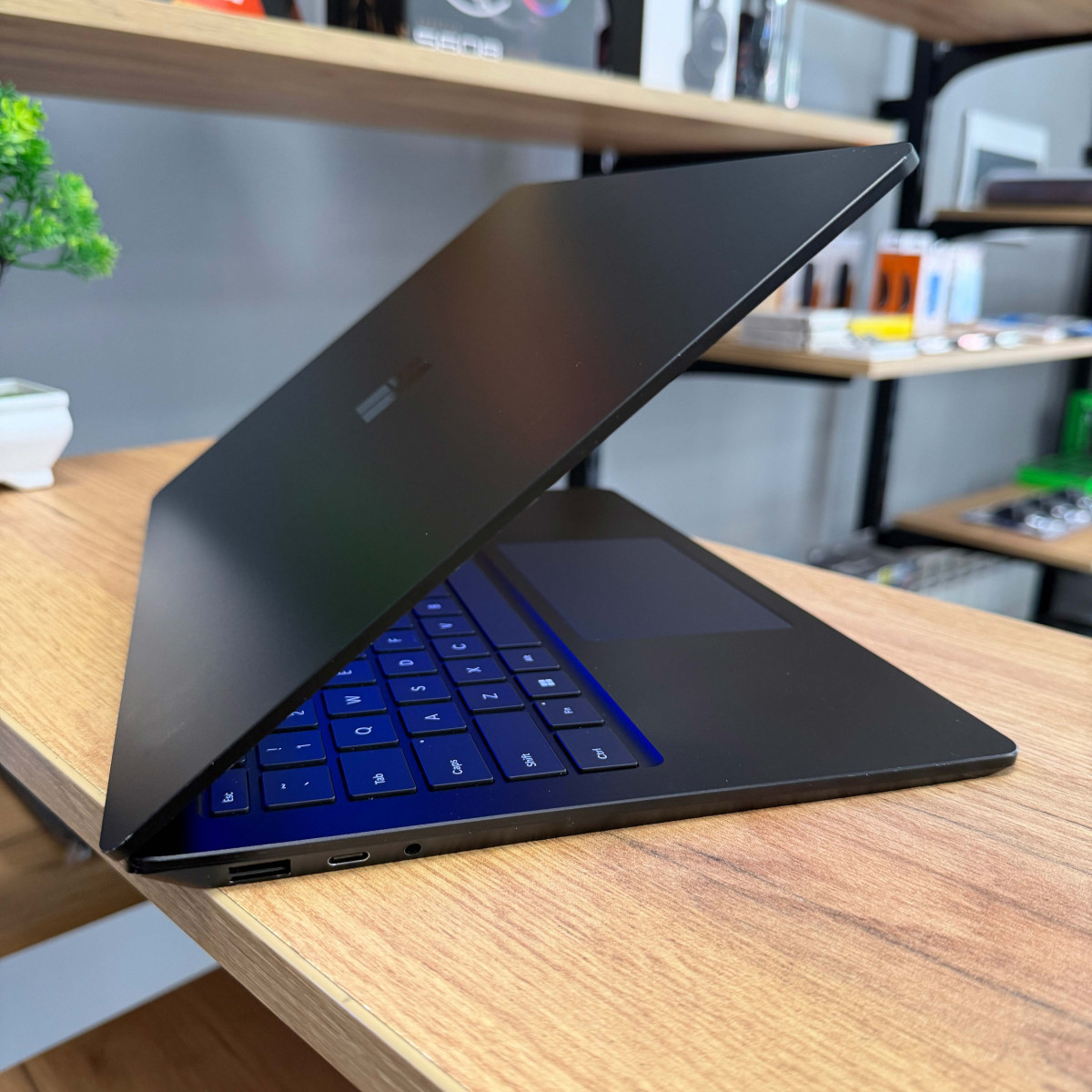 Сенсорний ультрабук Microsoft Surface 5 1950/ 13.5" 2K (2256×1504), IPS 16:10/ Intel Core i5 1245U (10 ядер/ 12 потоків)/ Intel Iris Xe/ 8 GB/ 256 GB SSD NVME (Б/В) Сенсорний ультрабук Microsoft Surface 5 1950/ 13.5" 2K (2256×1504), IPS 16:10/ Intel Core i5 1245U (10 ядер/ 12 потоків)/ Intel Iris Xe/ 8 GB/ 256 GB SSD NVME (Б/В)