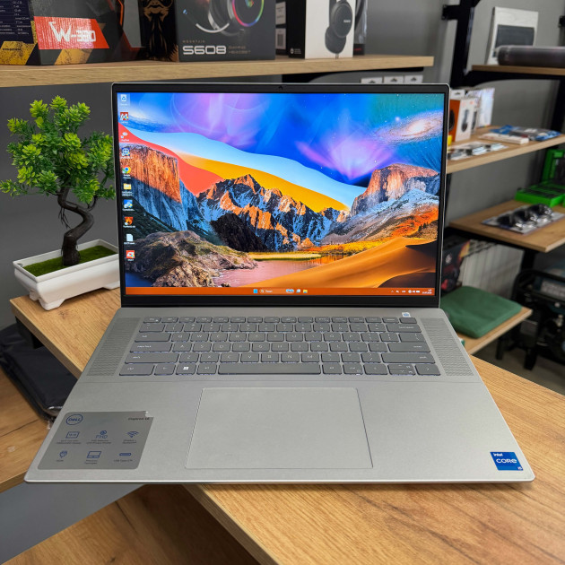 Ноутбук Dell Inspiron 16 5620/ 16" FullHD, IPS 16:10/ Intel Core i5 1235U (10 ядер/ 12 потоків)/ Intel UHD/ 8 GB/ 256 GB SSD NVME (Б/В)