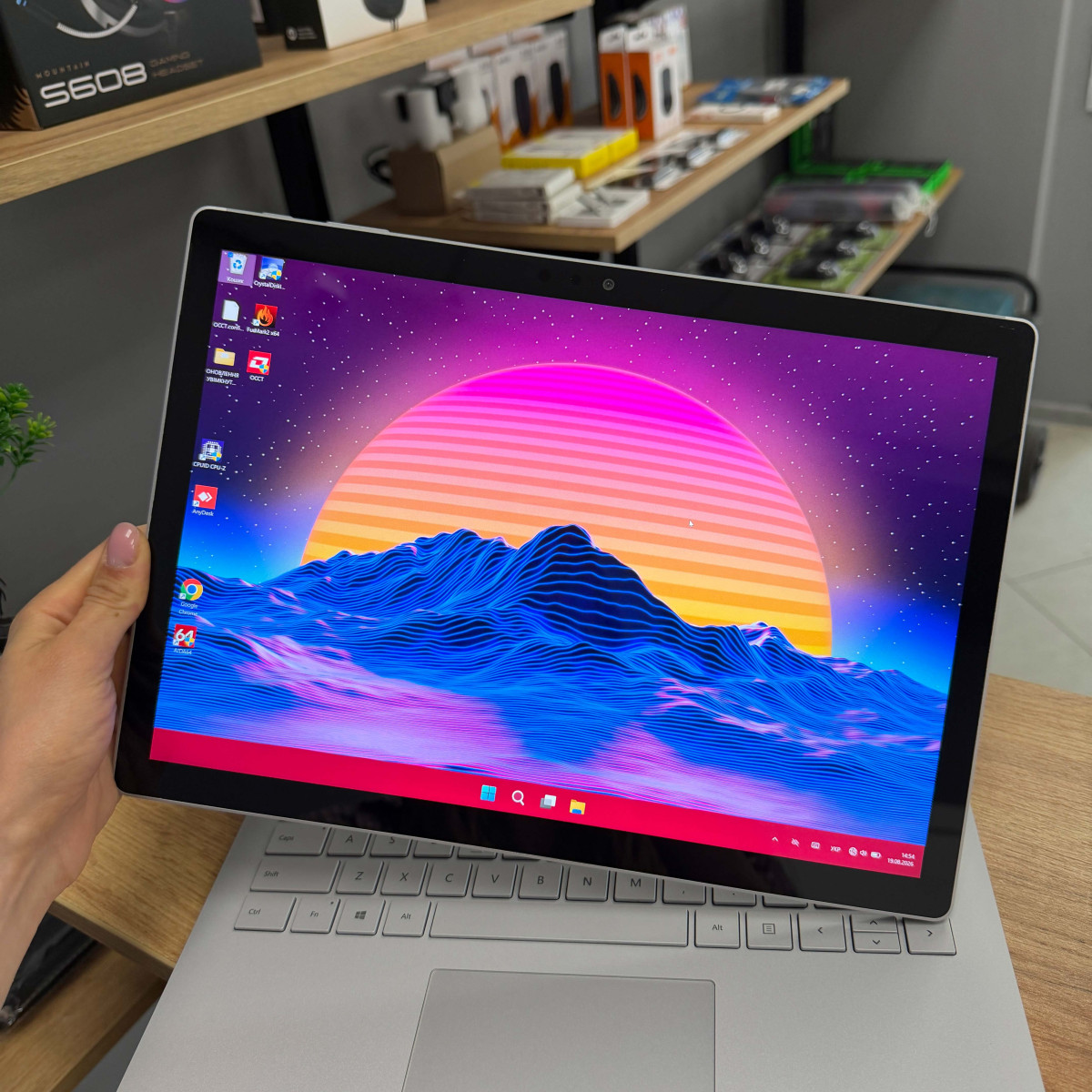Сенсорний ігровий ноутбук-трансформер Microsoft Surface Book 2 1832 2в1/ 13.5" 3K (3000×2000), IPS/ Intel Core i7 8650U/ NVIDIA GeForce GTX 1050 (на 2 GB)/ 16 GB/ 1 TB SSD NVME (Б/В) 