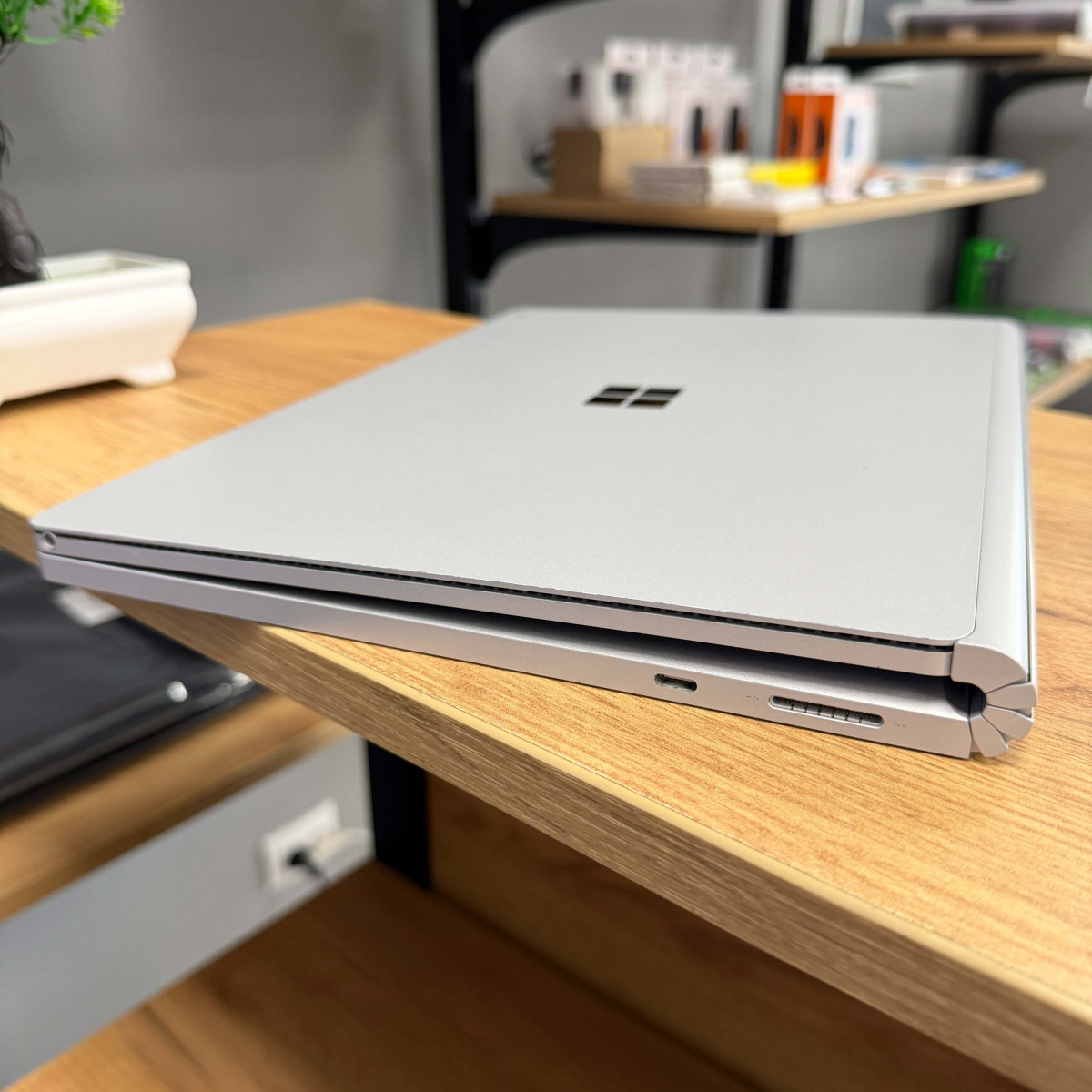 Сенсорний ігровий ноутбук-трансформер Microsoft Surface Book 2 1832 2в1/ 13.5" 3K (3000×2000), IPS/ Intel Core i7 8650U/ NVIDIA GeForce GTX 1050 (на 2 GB)/ 16 GB/ 1 TB SSD NVME (Б/В) 