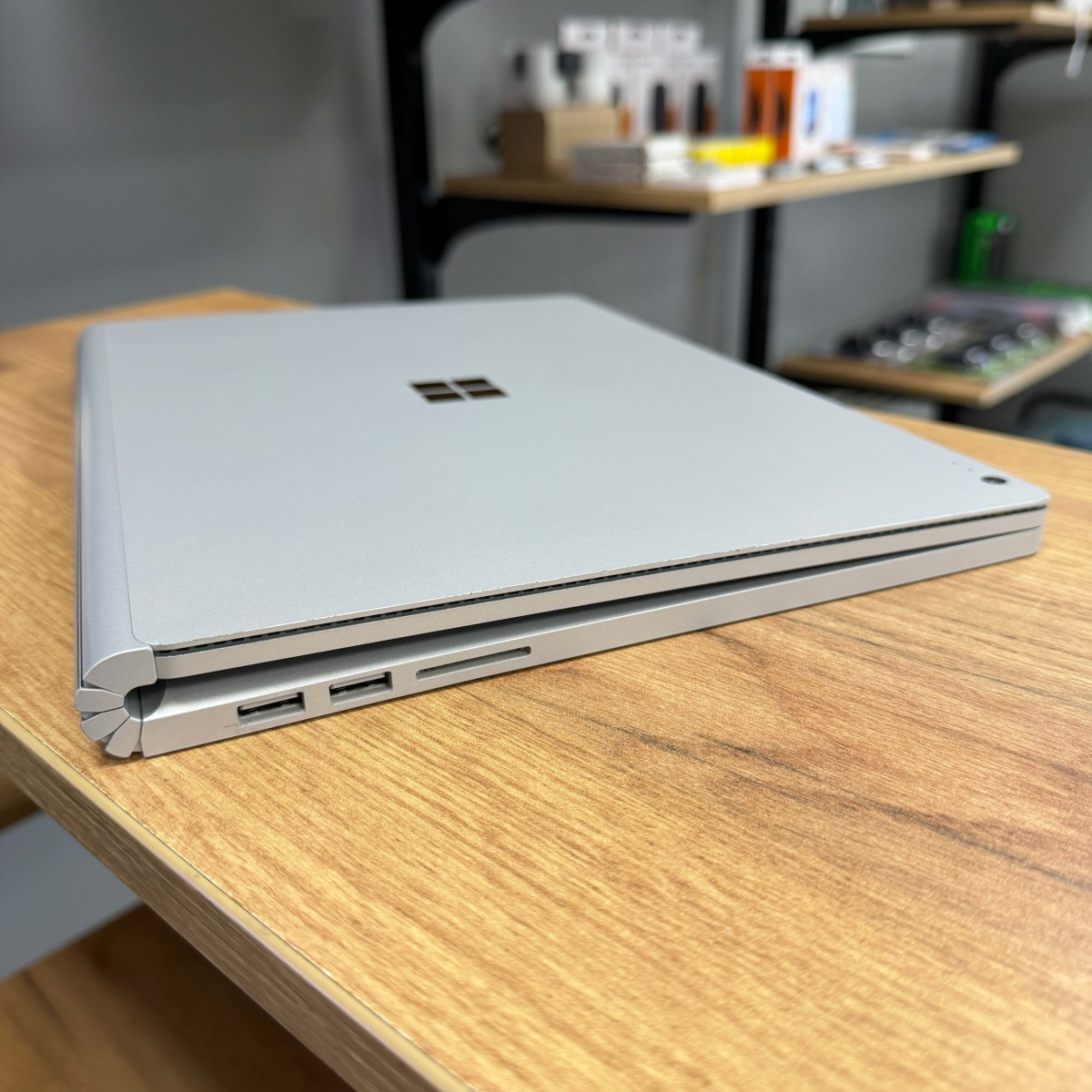 Сенсорний ігровий ноутбук-трансформер Microsoft Surface Book 2 1832 2в1/ 13.5" 3K (3000×2000), IPS/ Intel Core i7 8650U/ NVIDIA GeForce GTX 1050 (на 2 GB)/ 16 GB/ 1 TB SSD NVME (Б/В) 
