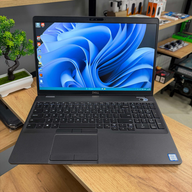 Ноутбук Dell Latitude 5500/ 15.6" FullHD, IPS/ Intel Core i5 8365U (4 ядра/ 8 потоків, до 4.1 ГГц)/ Intel UHD 620/ 8 GB/ 256 GB SSD NVME (Б/В)
