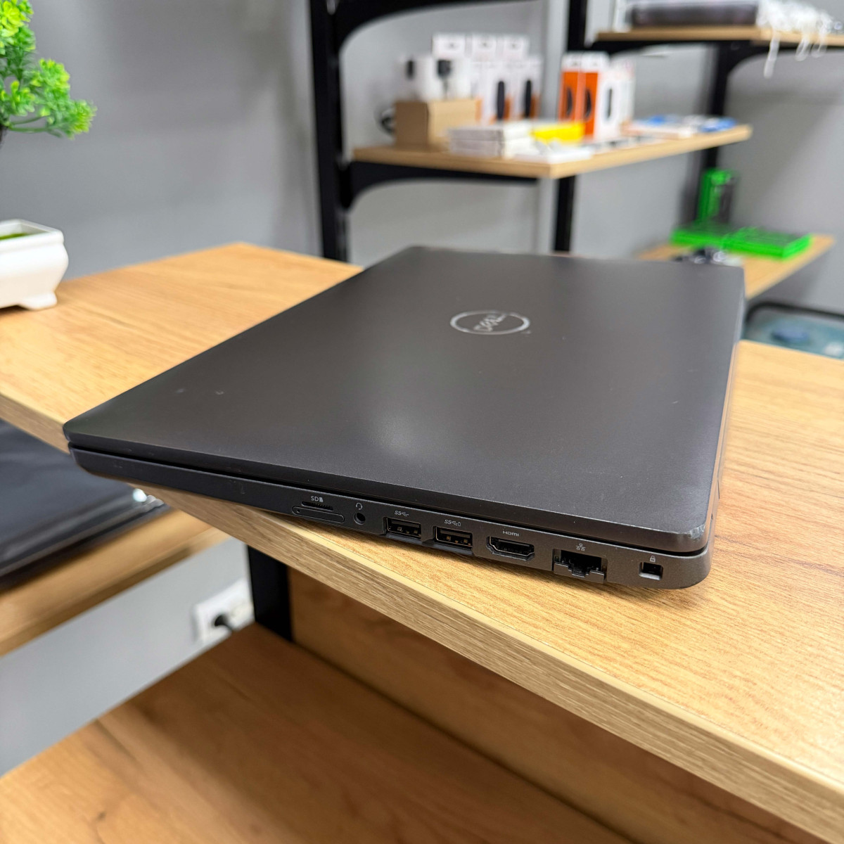 Ноутбук Dell Latitude 5500/ 15.6" FullHD, IPS/ Intel Core i5 8365U (4 ядра/ 8 потоків, до 4.1 ГГц)/ Intel UHD 620/ 8 GB/ 256 GB SSD NVME (Б/В)