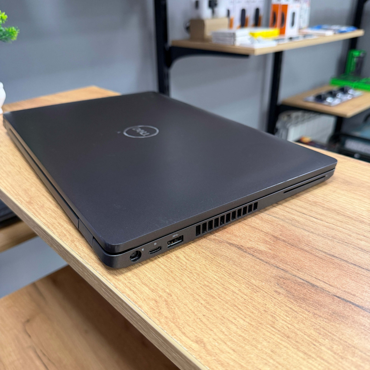 Ноутбук Dell Latitude 5500/ 15.6" FullHD, IPS/ Intel Core i5 8365U (4 ядра/ 8 потоків, до 4.1 ГГц)/ Intel UHD 620/ 8 GB/ 256 GB SSD NVME (Б/В)