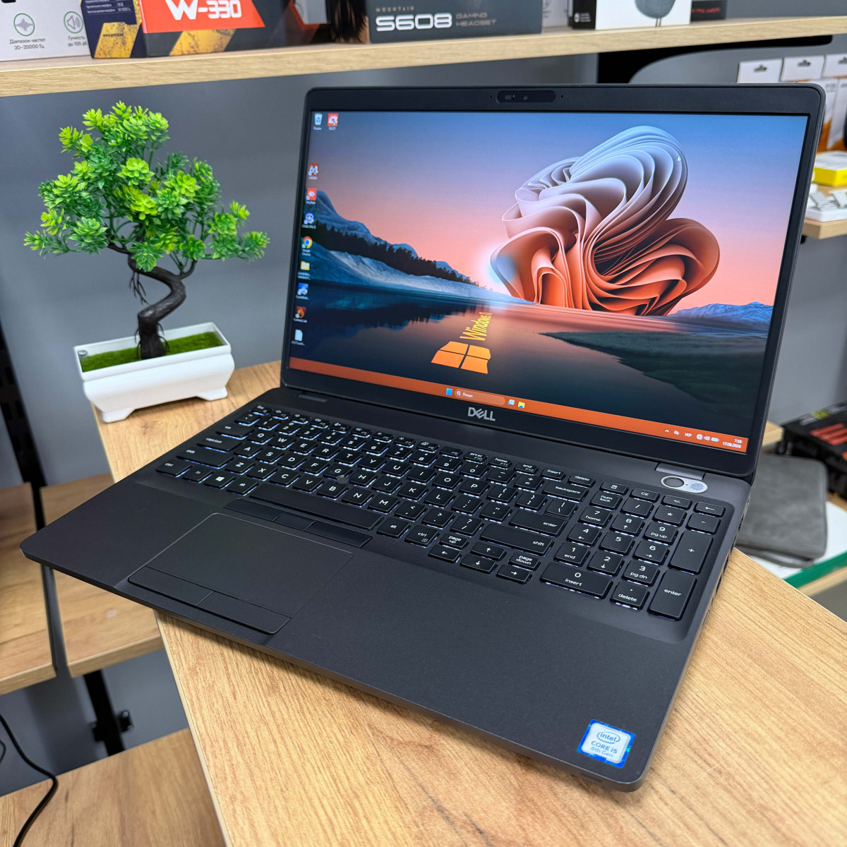 Ноутбук Dell Latitude 5500/ 15.6" FullHD, IPS/ Intel Core i5 8365U (4 ядра/ 8 потоків, до 4.1 ГГц)/ Intel UHD 620/ 8 GB/ 256 GB SSD NVME (Б/В)