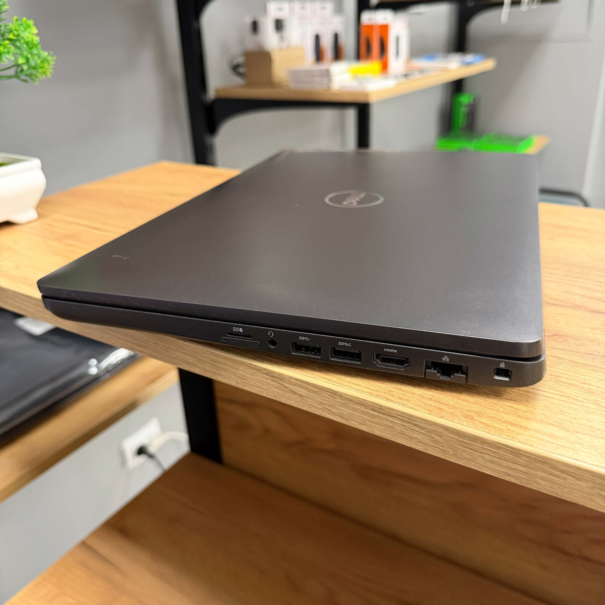 Ноутбук Dell Latitude 5500/ 15.6" FullHD, IPS/ Intel Core i5 8365U (4 ядра/ 8 потоків, до 4.1 ГГц)/ Intel UHD 620/ 8 GB/ 256 GB SSD NVME (Б/В)
