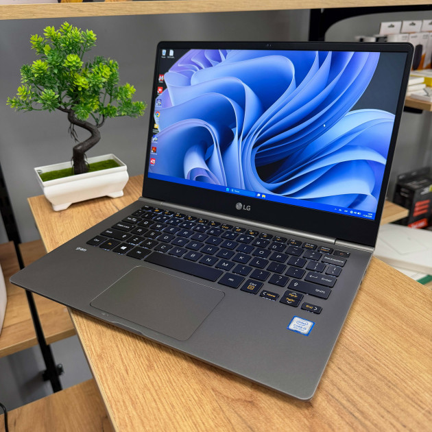 Сенсорний ультрабук LG Gram 13Z990/ 13.3" FullHD, IPS/ Intel Core i5 8265U (4 ядра/ 8 потоків)/ Intel UHD 620/ 8 GB/ 256 GB SSD NVME (Б/В)
