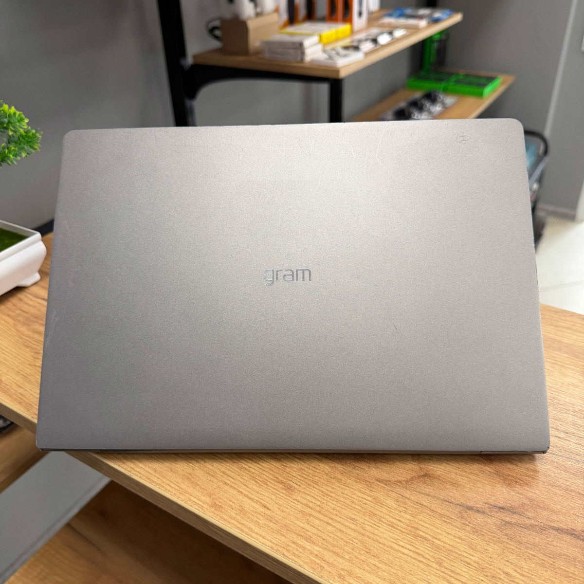 Сенсорний ультрабук LG Gram 13Z990/ 13.3" FullHD, IPS/ Intel Core i5 8265U (4 ядра/ 8 потоків)/ Intel UHD 620/ 8 GB/ 256 GB SSD NVME (Б/В)
