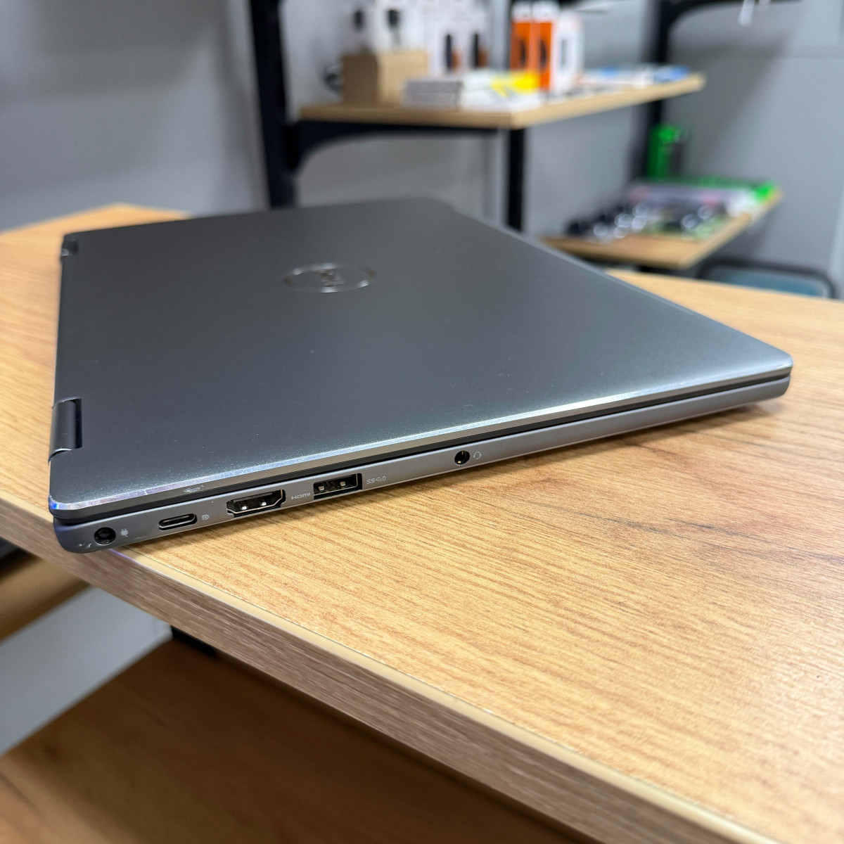 Cенсорний ноутбук-трансформер Dell Inspiron 13 7375 2в1/ 13.3" FullHD, IPS/ AMD Ryzen 5 2500U (4 ядра/ 8 потоків)/ AMD Radeon Vega 8/ 16 GB/ 256 GB SSD M2 (Б/В)