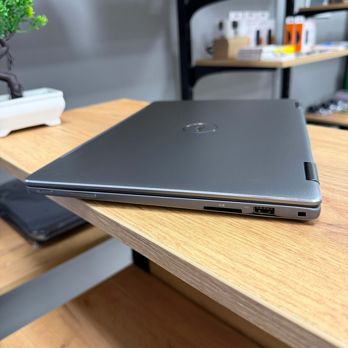Cенсорний ноутбук-трансформер Dell Inspiron 13 7375 2в1/ 13.3" FullHD, IPS/ AMD Ryzen 5 2500U (4 ядра/ 8 потоків)/ AMD Radeon Vega 8/ 16 GB/ 256 GB SSD M2 (Б/В)