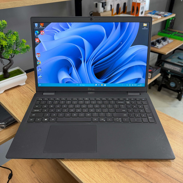 Ноутбук Dell Latitude 3520/ 15.6" FullHD, IPS/ Intel Core i5 1135G7 (4 ядра/ 8 потоків)/ Intel Iris Xe/ 8 GB/ 256 GB SSD NVME (Б/В)