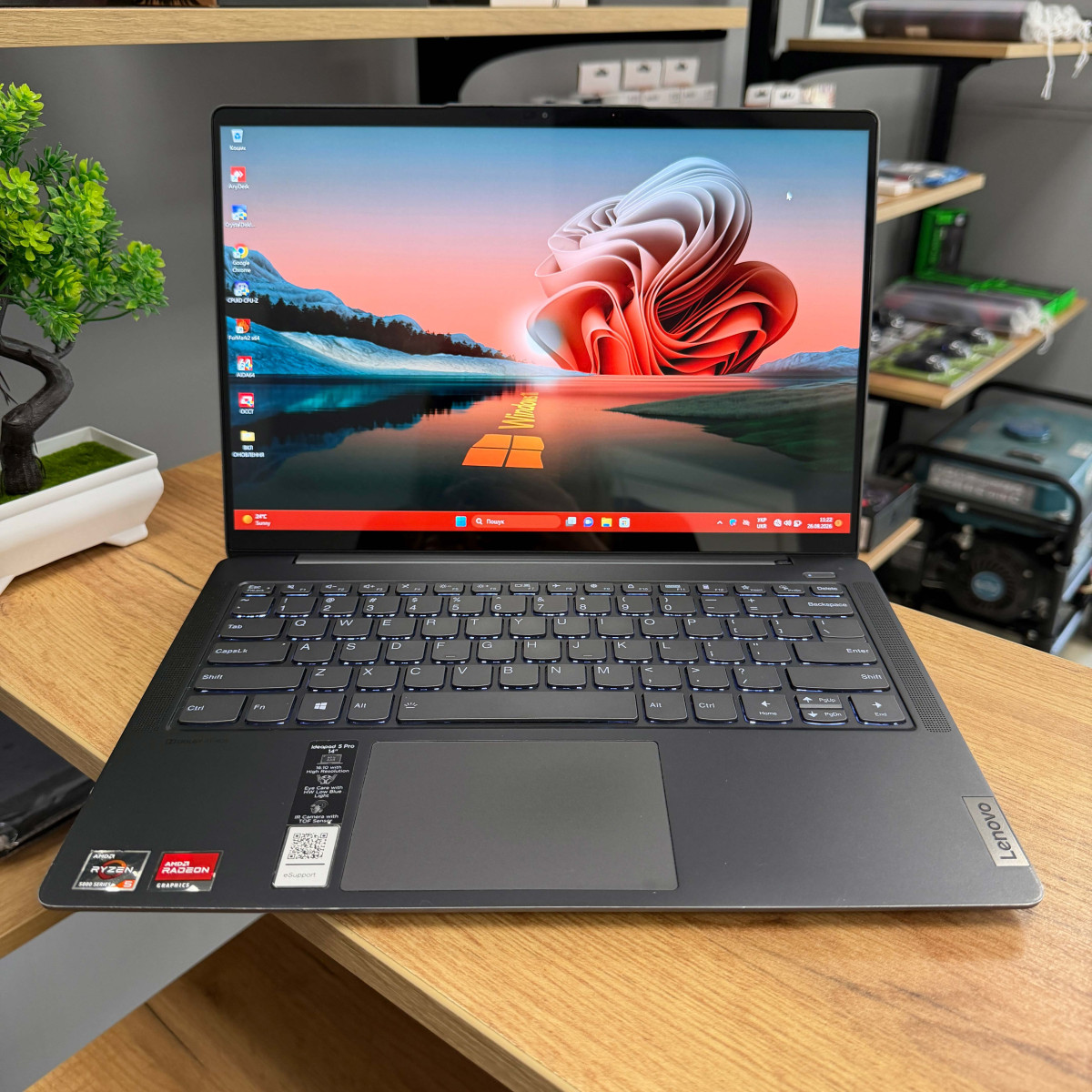 Сенсорний ультрубук Lenovo IdeaPad 5 Pro 14ACN6/ 14" FullHD, IPS 16:10/  AMD Ryzen 5 5600U (6 ядер/ 12 потоків)/ AMD Radeon RX Vega 7/ 16 GB/ 256 GB SSD NVME (Б\В)