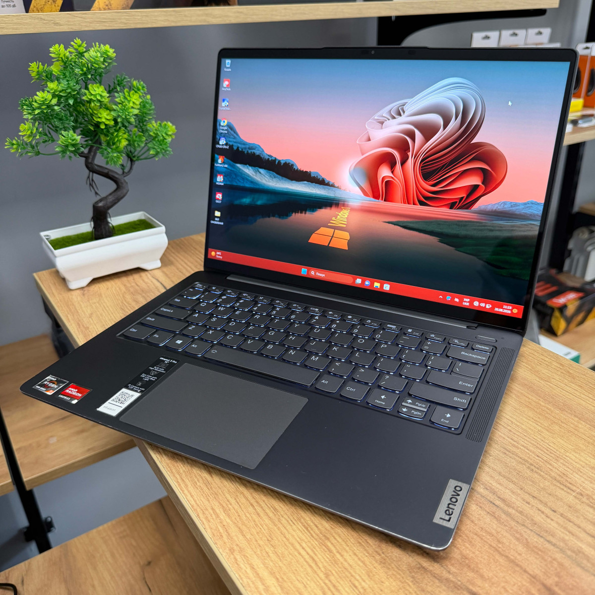 Сенсорний ультрубук Lenovo IdeaPad 5 Pro 14ACN6/ 14" FullHD, IPS 16:10/  AMD Ryzen 5 5600U (6 ядер/ 12 потоків)/ AMD Radeon RX Vega 7/ 16 GB/ 256 GB SSD NVME (Б\В)