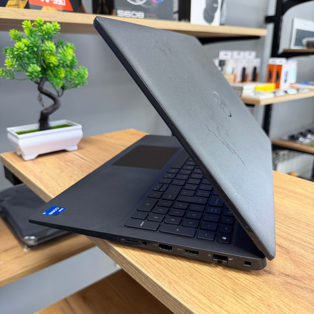Ноутбук Dell Latitude 3520/ 15.6" FullHD, IPS/ Intel Core i5 1135G7 (4 ядра/ 8 потоків)/ Intel Iris Xe/ 8 GB/ 256 GB SSD NVME (Б/В) 