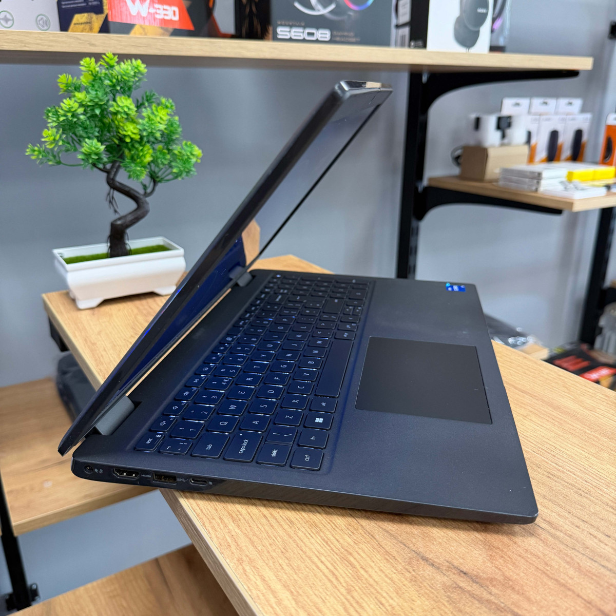 Ноутбук Dell Latitude 3520/ 15.6" FullHD, IPS/ Intel Core i5 1135G7 (4 ядра/ 8 потоків)/ Intel Iris Xe/ 8 GB/ 256 GB SSD NVME (Б/В) 