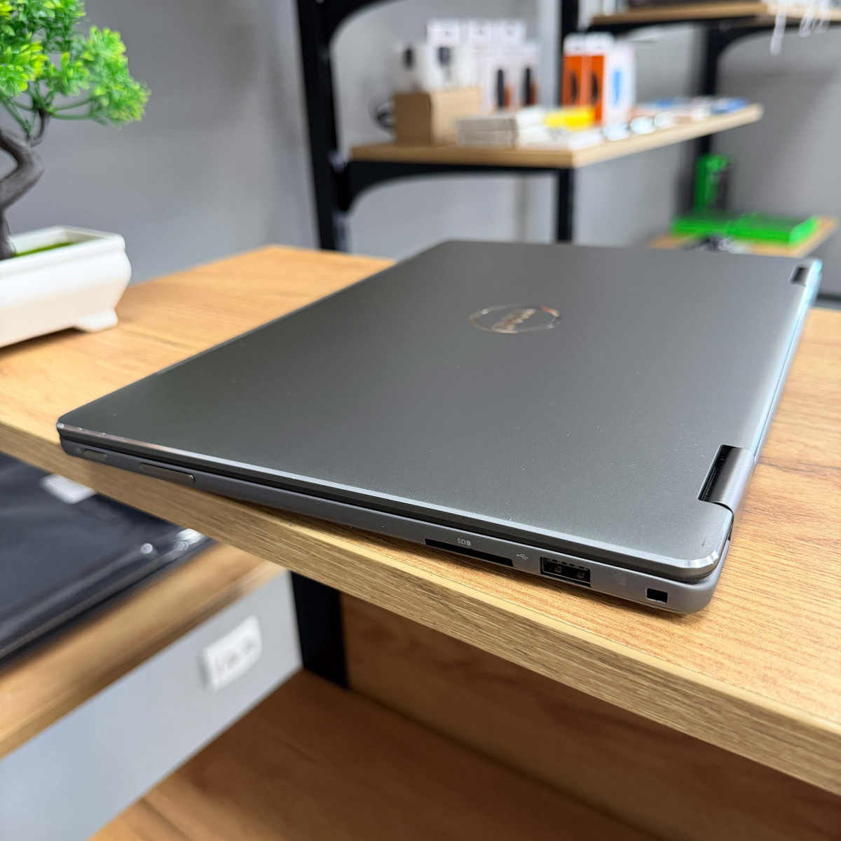 Cенсорний ноутбук-трансформер Dell Inspiron 13 7375 2в1/ 13.3" FullHD, IPS/ AMD Ryzen 5 2500U (4 ядра/ 8 потоків)/ AMD Radeon Vega 8/ 16 GB/ 256 GB SSD M2 (Б/В)
