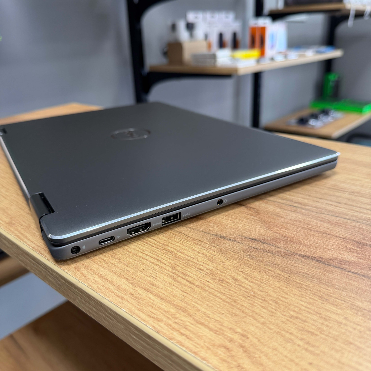 Cенсорний ноутбук-трансформер Dell Inspiron 13 7375 2в1/ 13.3" FullHD, IPS/ AMD Ryzen 5 2500U (4 ядра/ 8 потоків)/ AMD Radeon Vega 8/ 16 GB/ 256 GB SSD M2 (Б/В)