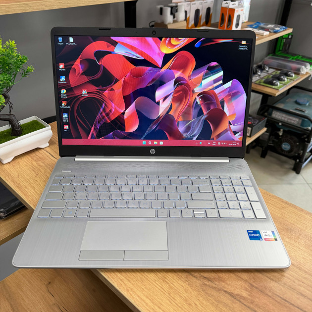 Сенсорний ультрабук HP 15-dw3xxx/ 15.6" HD/ Intel Core i5 1135G7 (4 ядра/ 8 потоків)/ Intel Iris Xe/ 8 GB/ 512 GB SSD NVME (Б/В) 