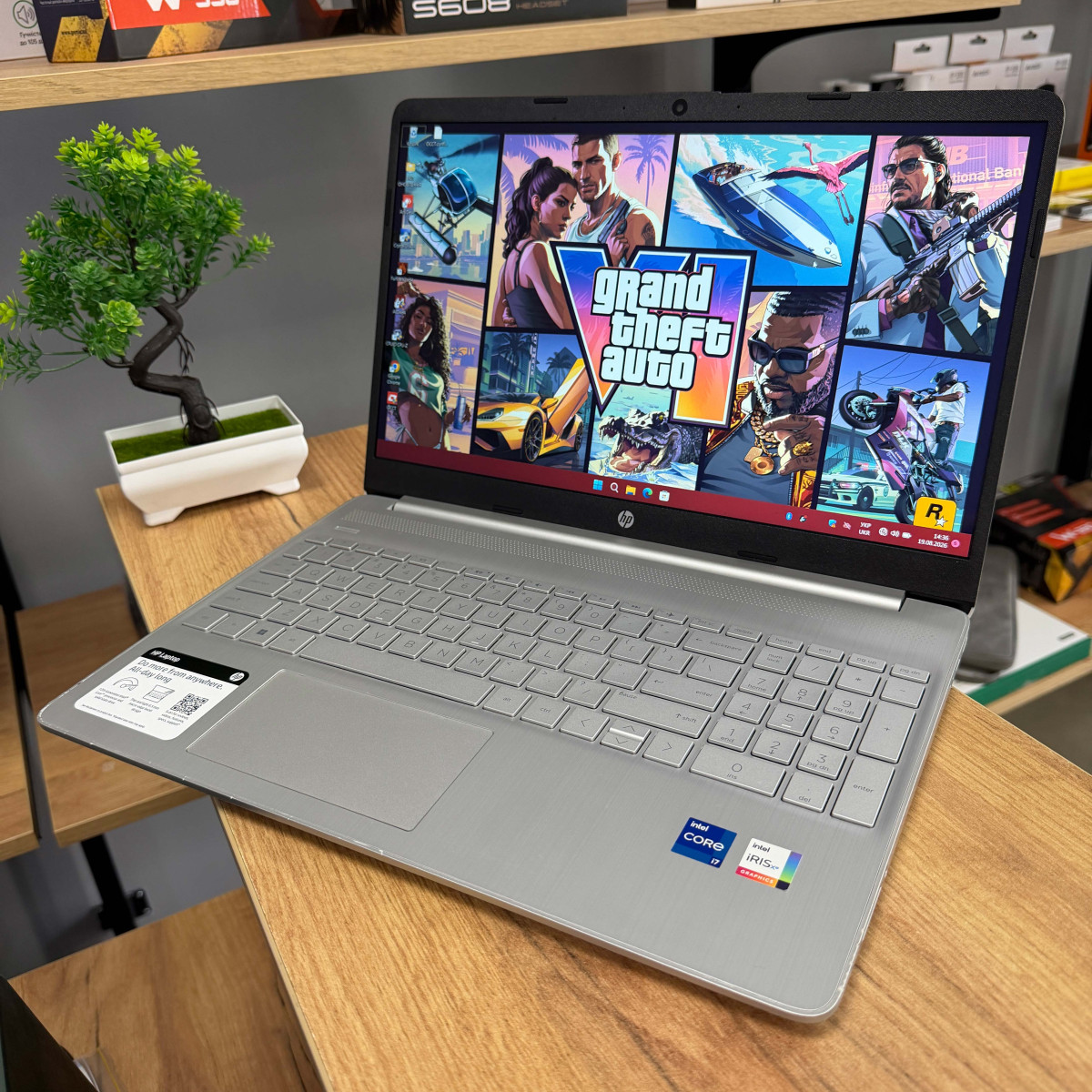 Сенорний ультрабук HP 15-dy5073dx/ 15.6" FullHD, IPS/ Intel Core i7 1255U (10 ядер/ 12 потоків)/ Intel UHD/ 8 GB/ 256 GB SSD NVME (Б/В)
