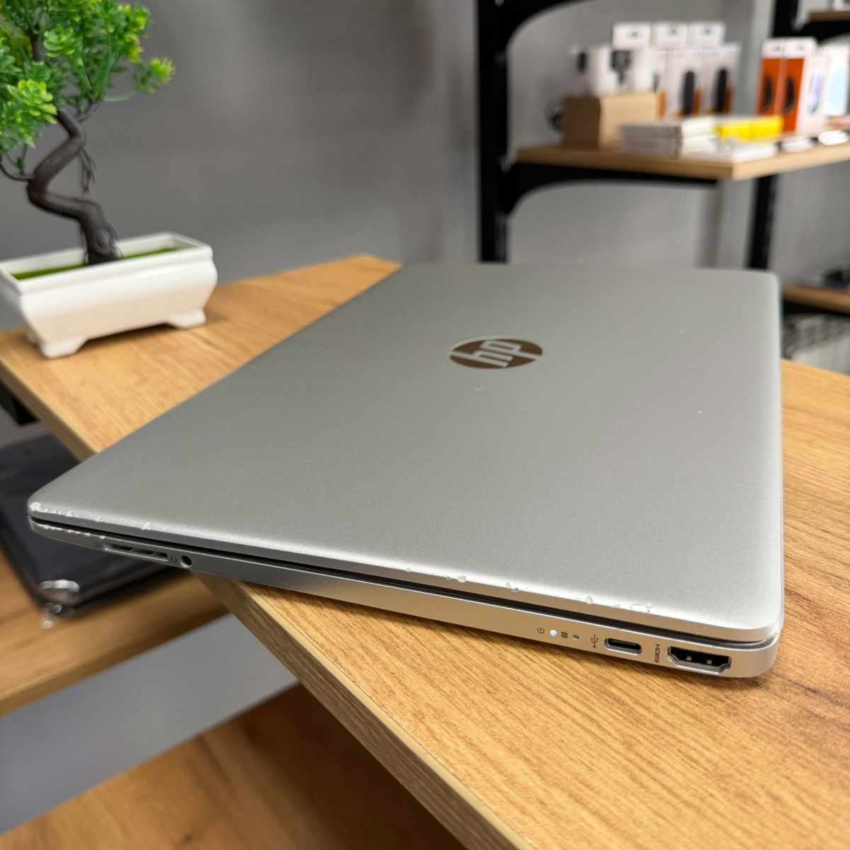 Сенорний ультрабук HP 15-dy5073dx/ 15.6" FullHD, IPS/ Intel Core i7 1255U (10 ядер/ 12 потоків)/ Intel UHD/ 8 GB/ 256 GB SSD NVME (Б/В)