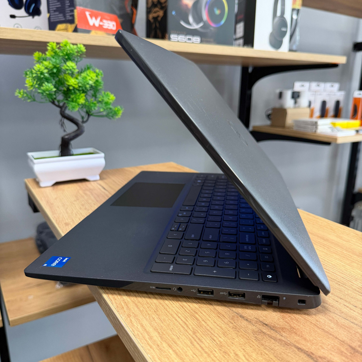 Ноутбук Dell Latitude 3520/ 15.6" FullHD, IPS/ Intel Core i5 1135G7 (4 ядра/ 8 потоків)/ Intel Iris Xe/ 8 GB/ 256 GB SSD NVME (Б/В) 